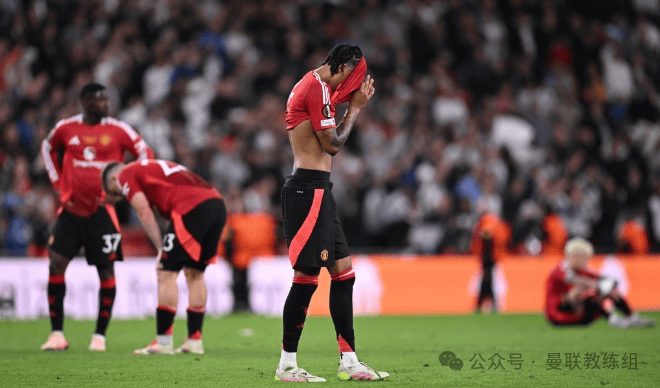 曼联决赛折戟、成绩触底，下赛季路已走窄，但应保持执着！